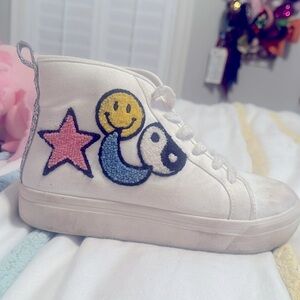 You will have an option for me to clean the shoes before shipping out to you!